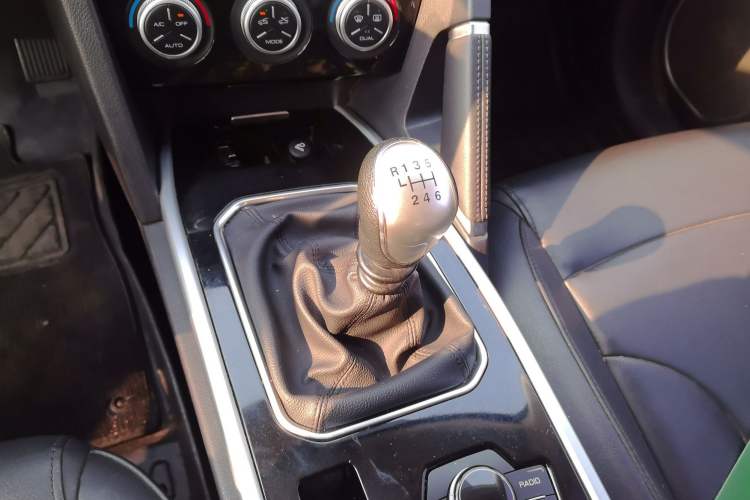 Used Haval H6 2018 Blue Label Sport Edition 1.5T Manual Two-Wheel Drive Elite Model Gear Lever