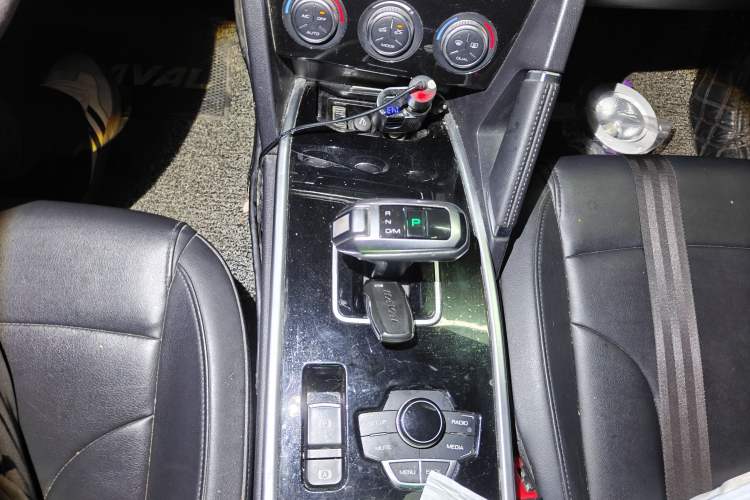 Used Haval H6 2018 Blue Label Sport Edition 1.5T Automatic Two-Wheel Drive Elite Model Gear Lever
