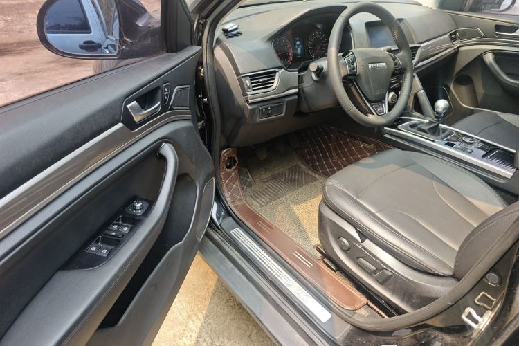 Used Haval H6 2018 Red-Label Sport Version 1.5T Manual Two-Wheel Drive Elite Model Interior 3