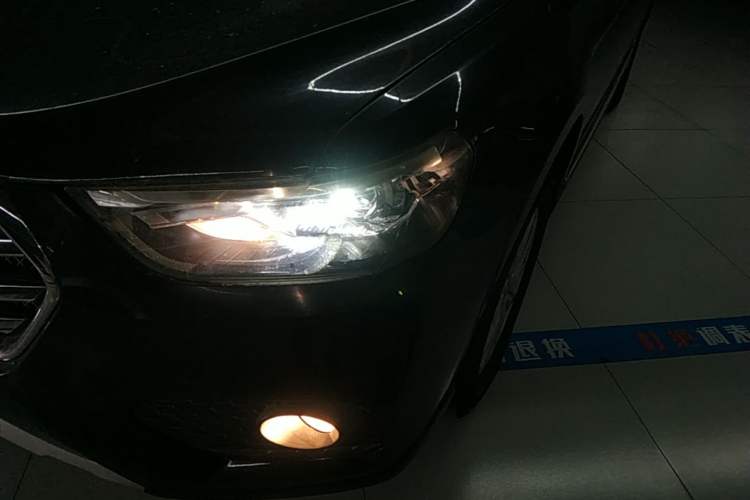 Used Haval H6 2018 Blue Label Sport Edition 1.5T Automatic Two-Wheel Drive Elite Model Left Front Headlight
