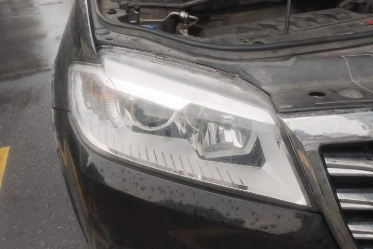 Used Haval H6 2018 Sport Edition 1.5T Automatic Two-Wheel Drive Elite Model China V Standard Right Front Headlight