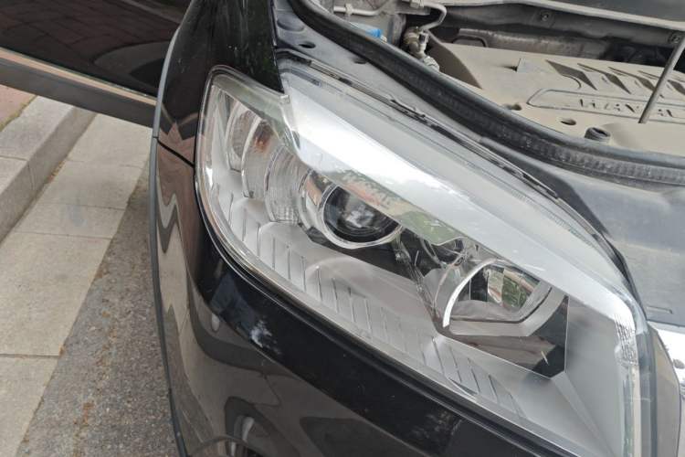 Used Haval H6 2018 Red-Label Sport Edition 1.5T Automatic Two-Wheel Drive Elite Model Right Front Headlight
