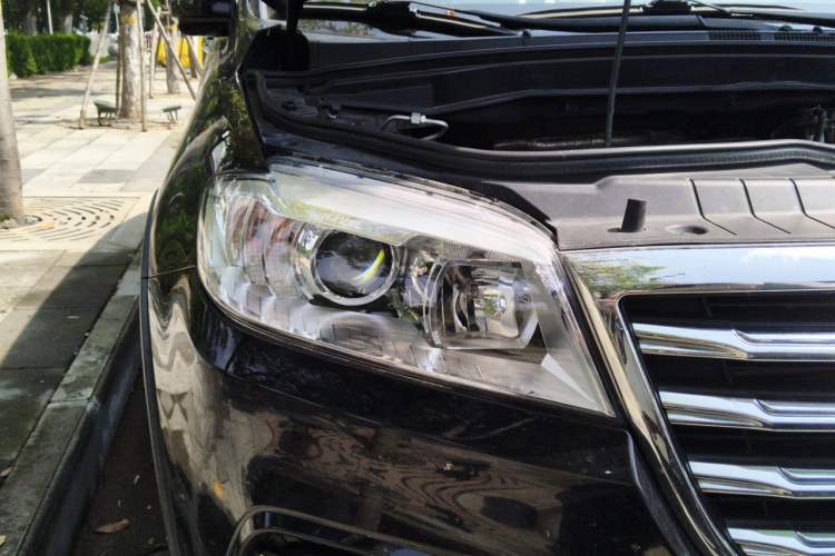 Used Haval H6 2018 Sport Edition 1.5T Automatic Two-Wheel Drive Elite Model China V Standard Right Front Headlight