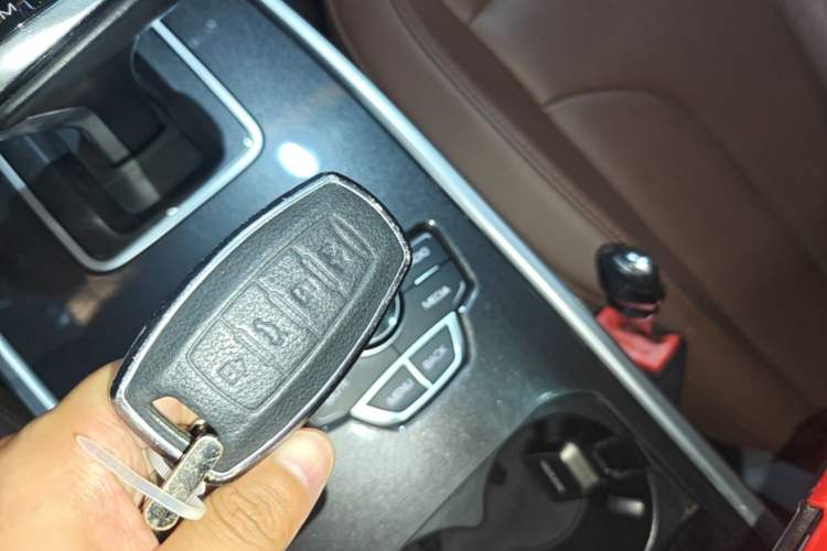 Used Haval H6 2018 Sport Edition 1.5T Automatic Two-Wheel Drive Elite Model China V Standard Vehicle Key