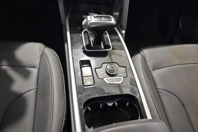 Used Haval H6 2018 Red-Label Sport Edition 1.5T Automatic Two-Wheel Drive Elite Model Gear Lever