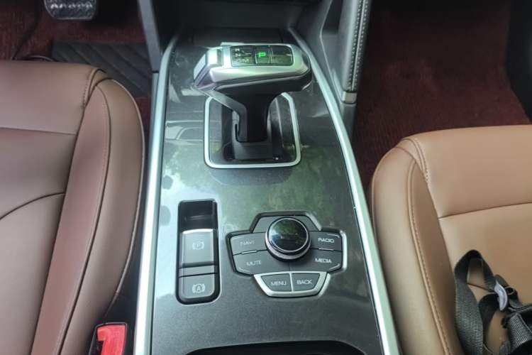 Used Haval H6 2018 Red-Label Sport Edition 1.5T Automatic Two-Wheel Drive Prestige Model Gear Lever