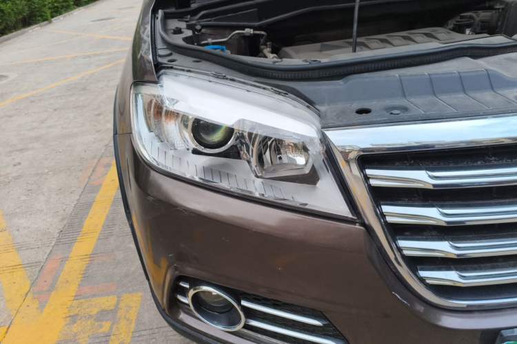 Used Haval H6 2018 Red-Label Sport Version 1.5T Manual Two-Wheel Drive Elite Model Right Front Headlight