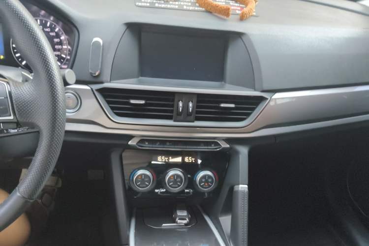 Used Haval H6 2018 Red-Label Sport Edition 1.5T Automatic Two-Wheel Drive Elite Model Audio And AC Panel