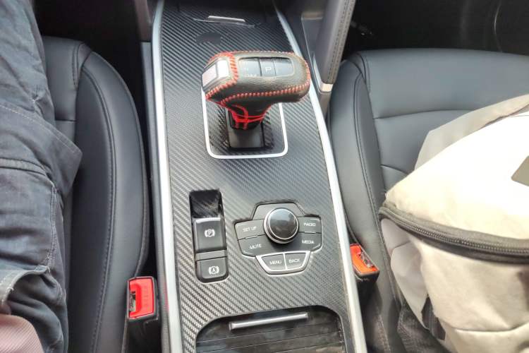 Used Haval H6 2018 Red-Label Sport Edition 1.5T Automatic Two-Wheel Drive Elite Model Gear Lever