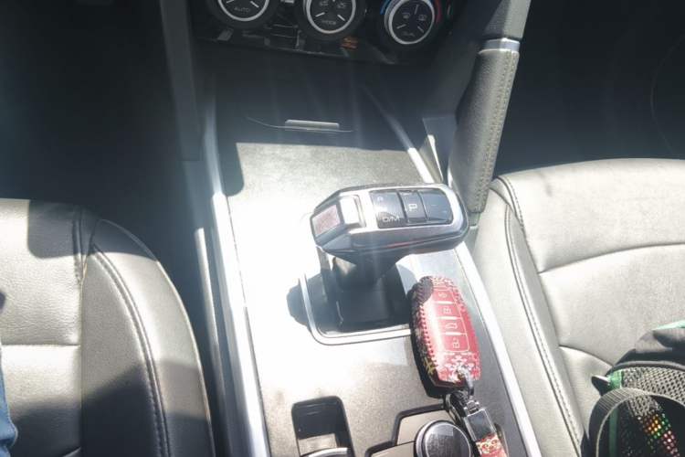 Used Haval H6 2018 Red-Label Sport Edition 1.5T Automatic Two-Wheel Drive Prestige Model Gear Lever