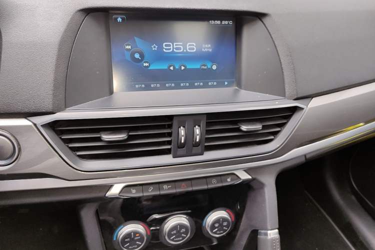 Used Haval H6 2018 Red-Label Sport Edition 1.5T Automatic Two-Wheel Drive Elite Model Audio And AC Panel