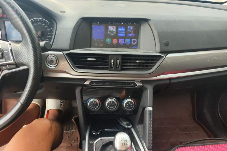Used Haval H6 2018 Red-Label Sport Version 1.5T Manual Two-Wheel Drive Elite Model Audio And AC Panel
