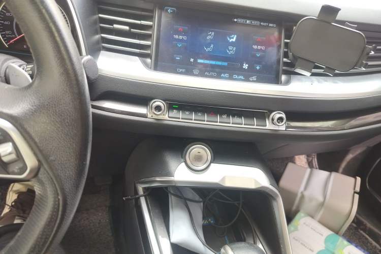 Used Haval H6 2018 Blue-Label 1.5T Automatic Luxury Model Audio And AC Panel