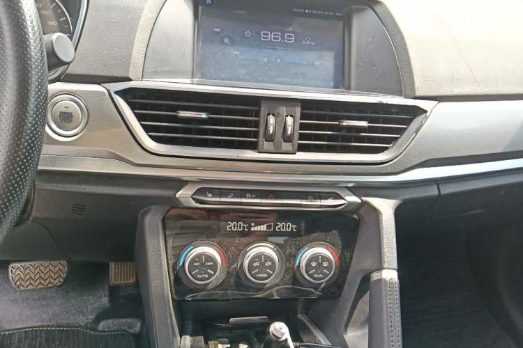 Used Haval H6 2018 Sport Edition 1.5T Automatic Two-Wheel Drive Elite Model China V Standard Audio And AC Panel