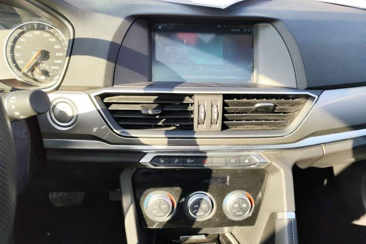 Used Haval H6 2018 Sport Edition 1.5T Automatic Two-Wheel Drive Elite Model China V Standard Audio And AC Panel