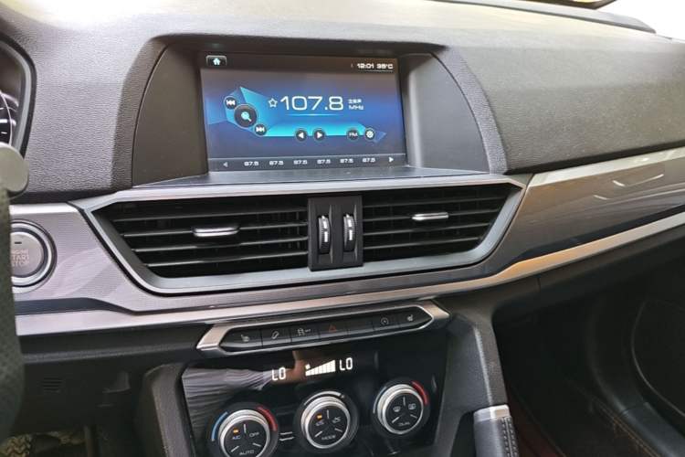 Used Haval H6 2018 Red-Label Sport Version 1.5T Manual Two-Wheel Drive Elite Model Audio And AC Panel