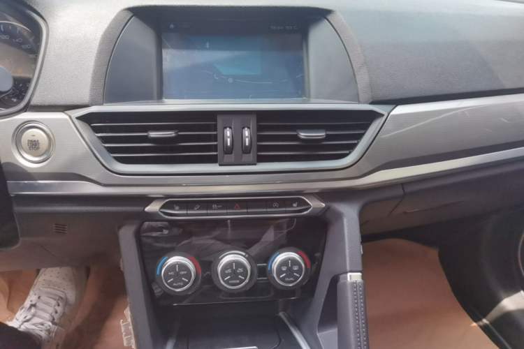 Used Haval H6 2018 Red-Label Sport Edition 1.5T Automatic Two-Wheel Drive Elite Model Audio And AC Panel