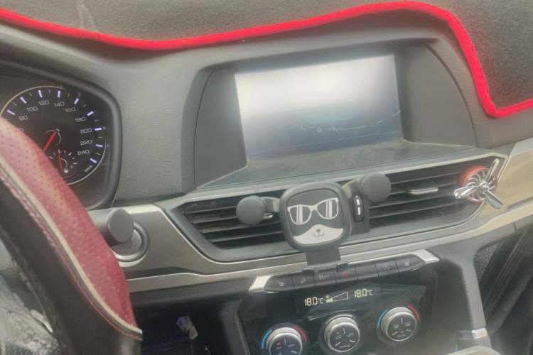 Used Haval H6 2018 Red-Label Sport Edition 1.5T Automatic Two-Wheel Drive Elite Model Audio And AC Panel