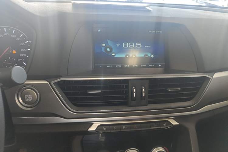 Used Haval H6 2018 Sport Edition 1.5T Automatic Two-Wheel Drive Elite Model China V Standard Audio And AC Panel
