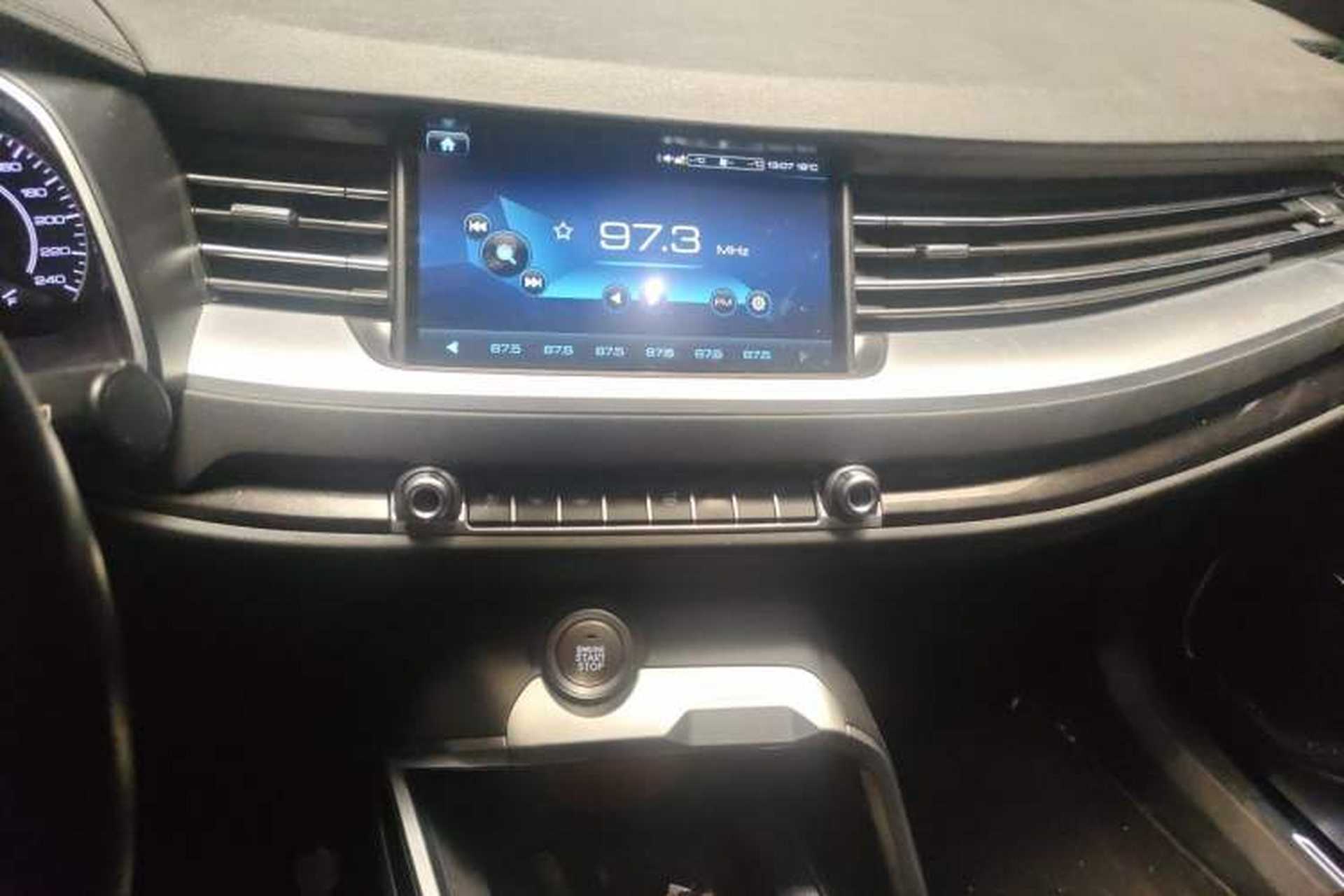 Used Haval H6 2018 Blue Label 2.0T Automatic Luxury Model Audio And AC Panel