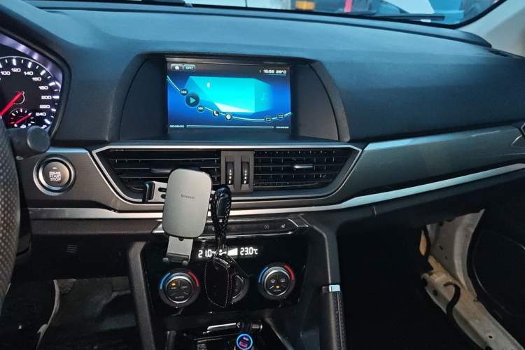 Used Haval H6 2018 Red-Label Sport Edition 1.5T Automatic Two-Wheel Drive Elite Model Audio And AC Panel