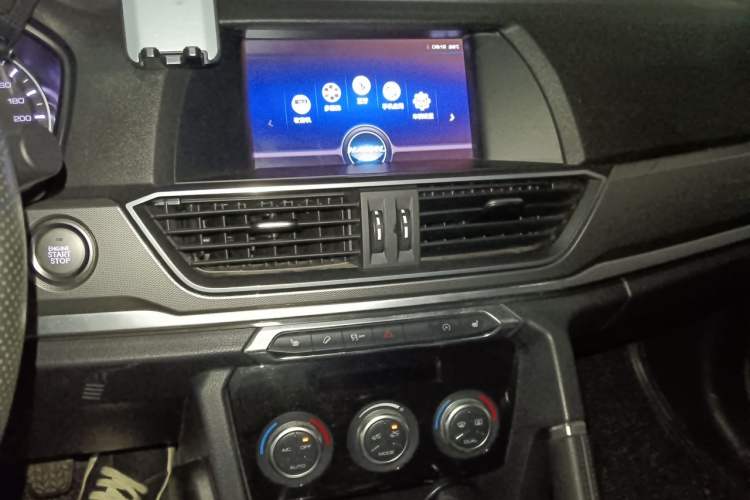 Used Haval H6 2018 Red-Label Sport Version 1.5T Manual Two-Wheel Drive Elite Model Audio And AC Panel