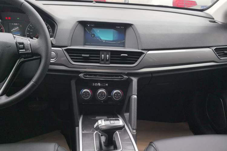 Used Haval H6 2018 Red-Label Sport Edition 1.5T Automatic Two-Wheel Drive Elite Model Audio And AC Panel