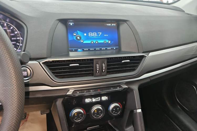 Used Haval H6 2018 Red-Label Sport Version 1.5T Manual Two-Wheel Drive Elite Model Audio And AC Panel