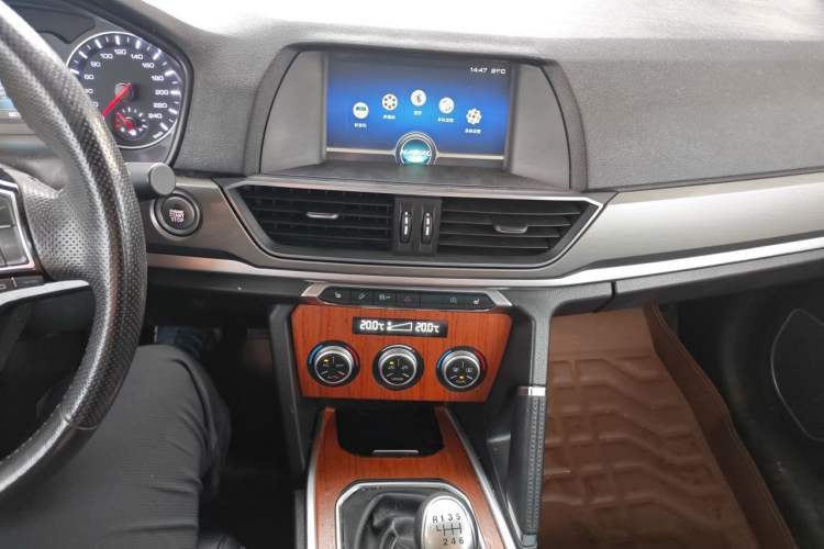 Used Haval H6 2018 Red-Label Sport Version 1.5T Manual Two-Wheel Drive Elite Model Audio And AC Panel