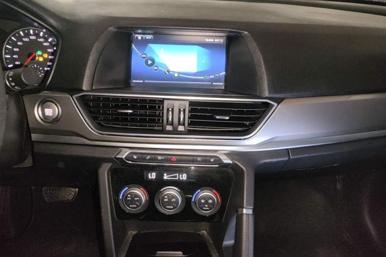 Used Haval H6 2018 Red-Label Sport Edition 1.5T Automatic Two-Wheel Drive Elite Model Audio And AC Panel
