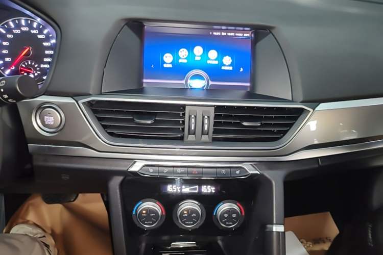Used Haval H6 2018 Sport Edition 1.5T Automatic Two-Wheel Drive Elite Model China V Standard Audio And AC Panel