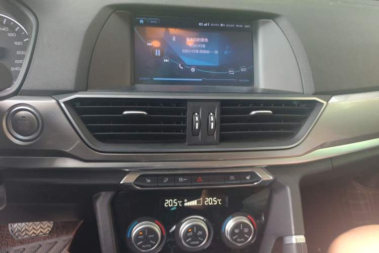 Used Haval H6 2018 Sport Edition 1.5T Automatic Two-Wheel Drive Elite Model China V Standard Audio And AC Panel