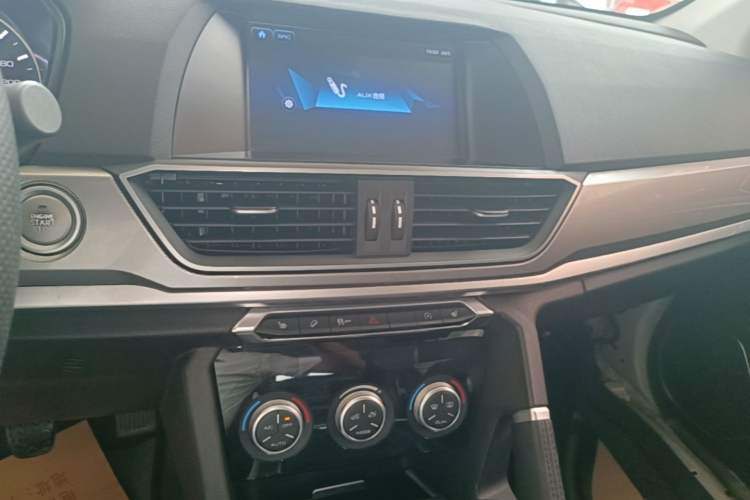 Used Haval H6 2018 Sport Edition 1.5T Manual Two-Wheel Drive Elite Model China V Standard Audio And AC Panel