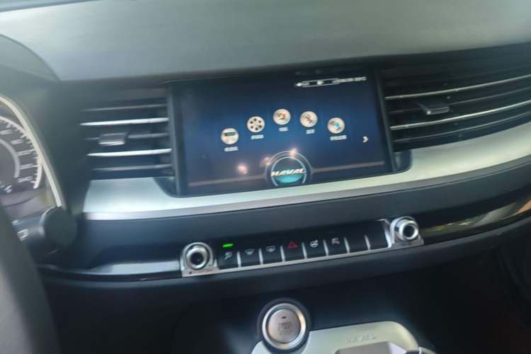 Used Haval H6 2018 Blue-Label 1.5T Automatic Luxury Model Audio And AC Panel