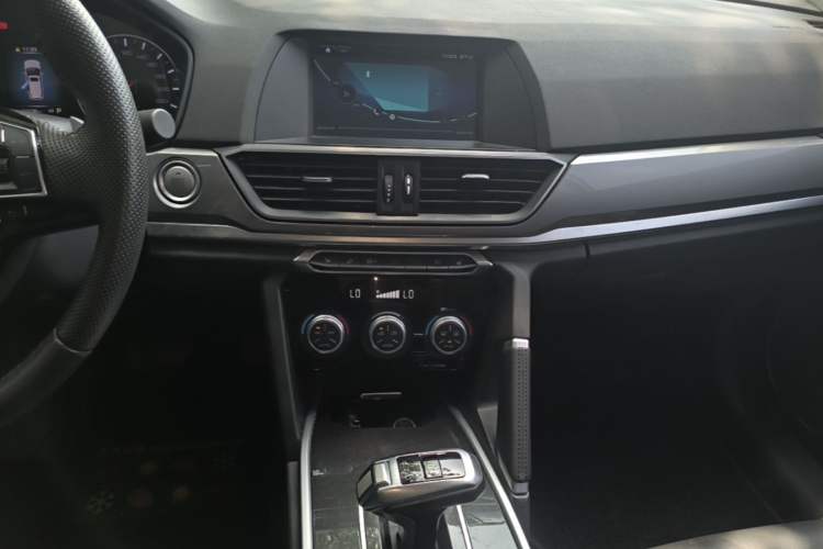Used Haval H6 2018 Sport Edition 1.5T Automatic Two-Wheel Drive Elite Model China V Standard Audio And AC Panel