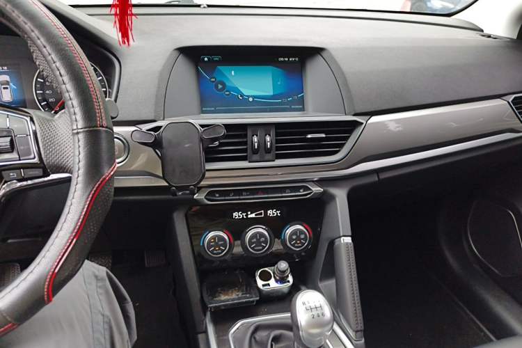 Used Haval H6 2018 Red-Label Sport Version 1.5T Manual Two-Wheel Drive Elite Model Audio And AC Panel