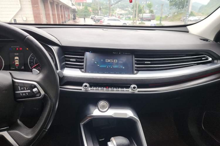Used Haval H6 2018 Red-Label 2.0T Automatic Luxury Model Audio And AC Panel