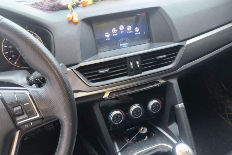 Used Haval H6 2018 Blue Label Sport Edition 1.5T Manual Two-Wheel Drive Elite Model Audio And AC Panel