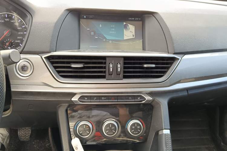 Used Haval H6 2018 Blue Label Sport Edition 1.5T Manual Two-Wheel Drive Elite Model Audio And AC Panel