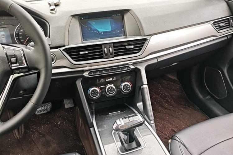 Used Haval H6 2018 Red-Label Sport Edition 1.5T Automatic Two-Wheel Drive Elite Model Audio And AC Panel