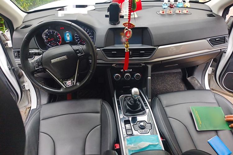 Used Haval H6 2018 Red-Label Sport Version 1.5T Manual Two-Wheel Drive Elite Model Center Console