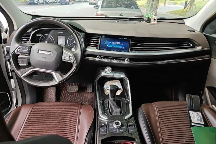 Used Haval H6 2018 Red-Label 1.5T Automatic Luxury Model Center Console