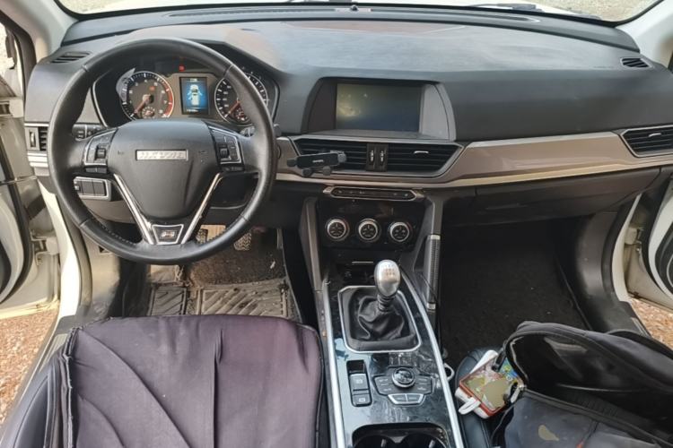 Used Haval H6 2018 Red-Label Sport Version 1.5T Manual Two-Wheel Drive Elite Model Center Console