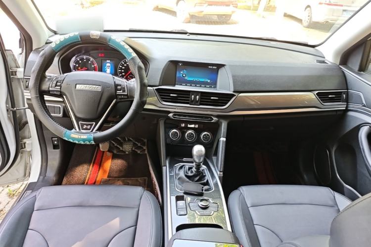 Used Haval H6 2018 Red-Label Sport Version 1.5T Manual Two-Wheel Drive Elite Model Center Console