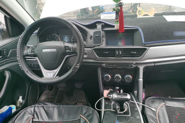 Used Haval H6 2018 Blue Label Sport Edition 1.5T Automatic Two-Wheel Drive Prestige Model Center Console
