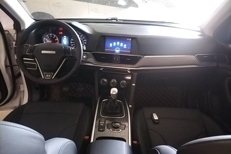 Used Haval H6 2018 Sport Edition 1.5T Manual Two-Wheel Drive Elite Model China V Standard Center Console