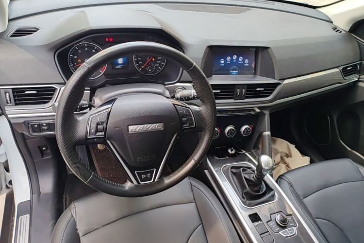 Used Haval H6 2018 Sport Edition 1.5T Manual Two-Wheel Drive Elite Model China V Standard Center Console