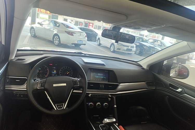 Used Haval H6 2018 Sport Edition 1.5T Automatic Two-Wheel Drive Elite Model China V Standard Center Console