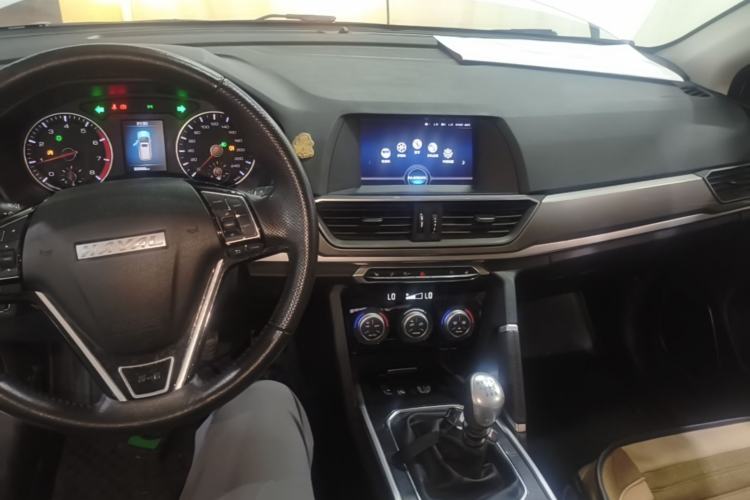 Used Haval H6 2018 Sport Edition 1.5T Manual Two-Wheel Drive Elite Model China V Standard Center Console