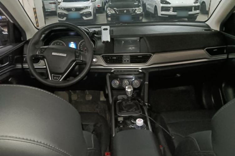 Used Haval H6 2018 Red-Label Sport Version 1.5T Manual Two-Wheel Drive Elite Model Center Console